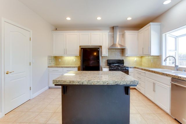 1890 Calistoga Drive, Hollister, CA 95023