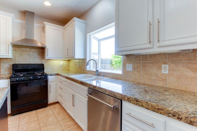 1890 Calistoga Drive, Hollister, CA 95023