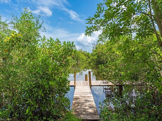 1551 Bembury DR, Naples, FL 34102