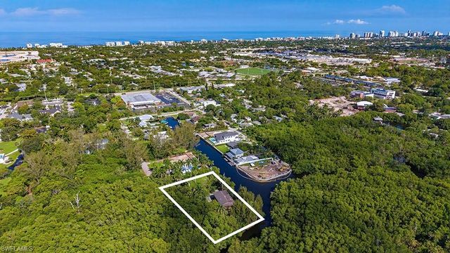 1551 Bembury DR, Naples, FL 34102