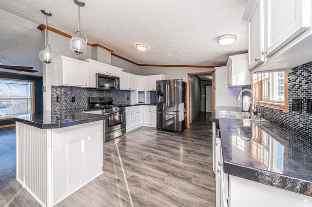 507 E 1st Street, Enterprise, KS 67441