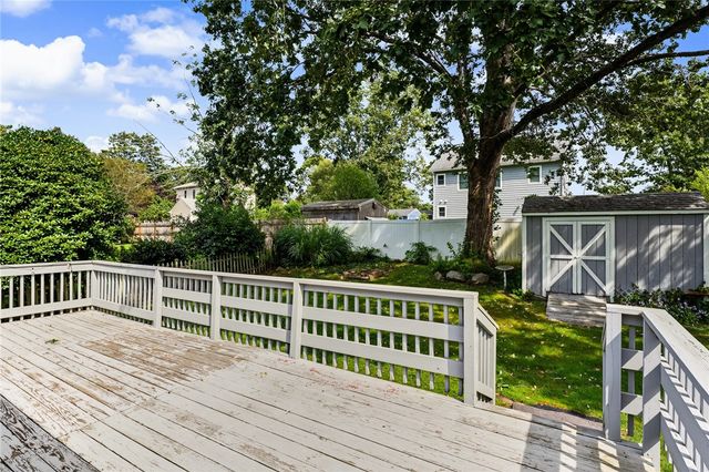 89 Spice Bush Trail, Narragansett, RI 02882