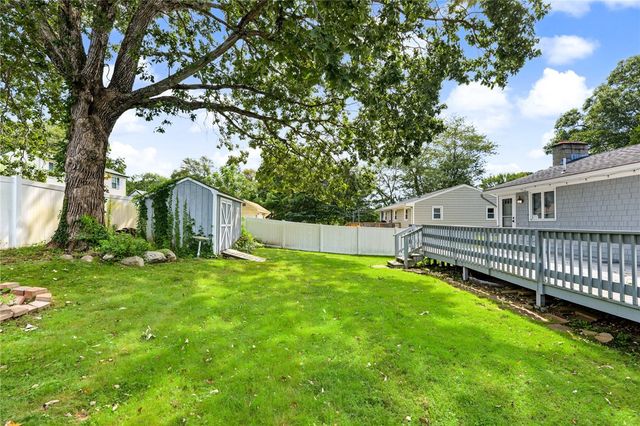 89 Spice Bush Trail, Narragansett, RI 02882