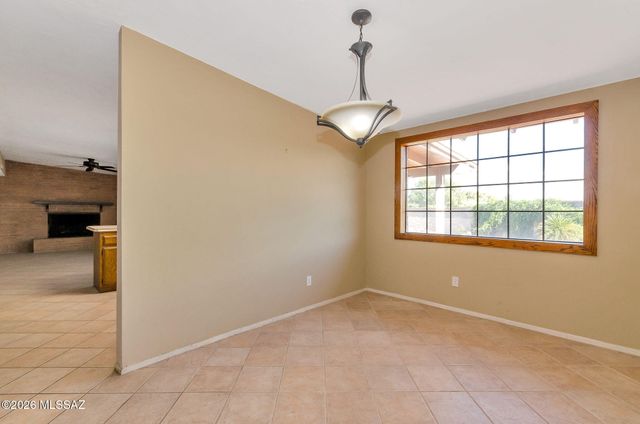 611 S Staunton Drive, Tucson, AZ 85710