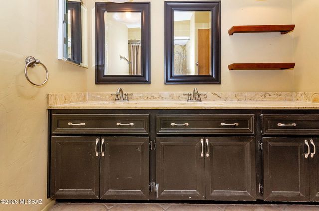 611 S Staunton Drive, Tucson, AZ 85710
