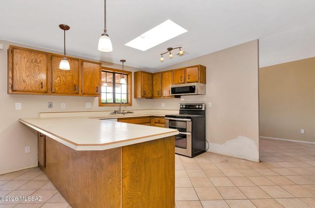 611 S Staunton Drive, Tucson, AZ 85710