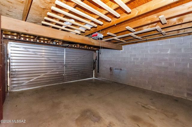 611 S Staunton Drive, Tucson, AZ 85710