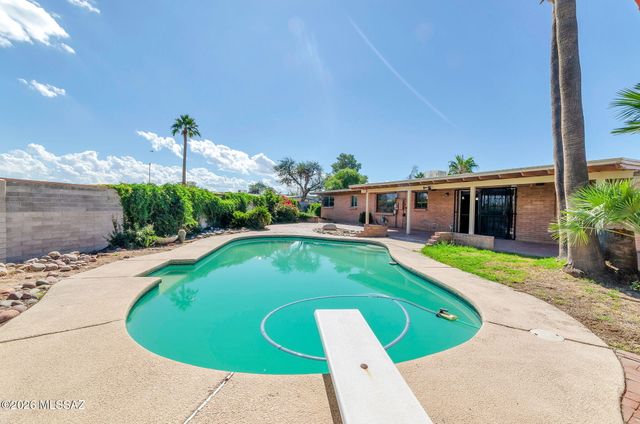 611 S Staunton Drive, Tucson, AZ 85710