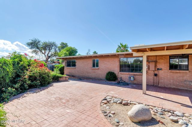 611 S Staunton Drive, Tucson, AZ 85710