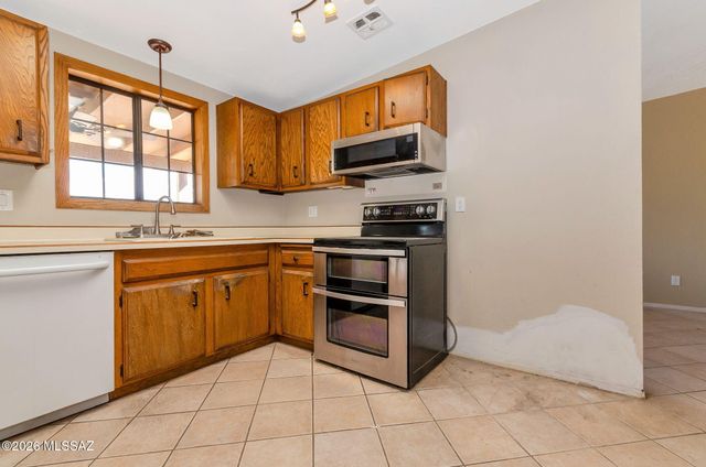 611 S Staunton Drive, Tucson, AZ 85710