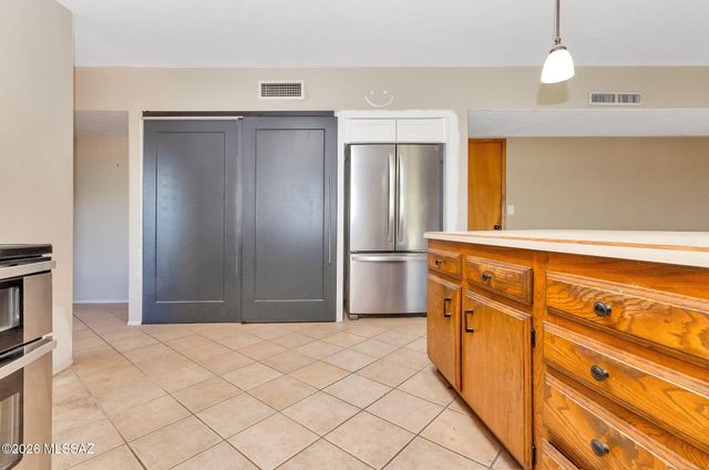 611 S Staunton Drive, Tucson, AZ 85710