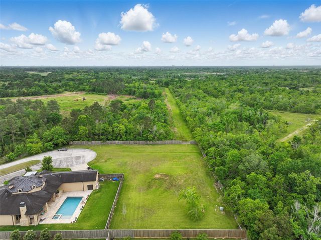 2082 Wilderness Trail, Friendswood, TX 77546