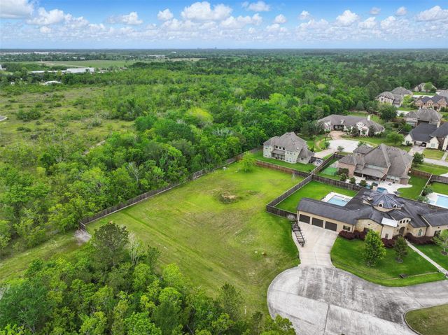 2082 Wilderness Trail, Friendswood, TX 77546