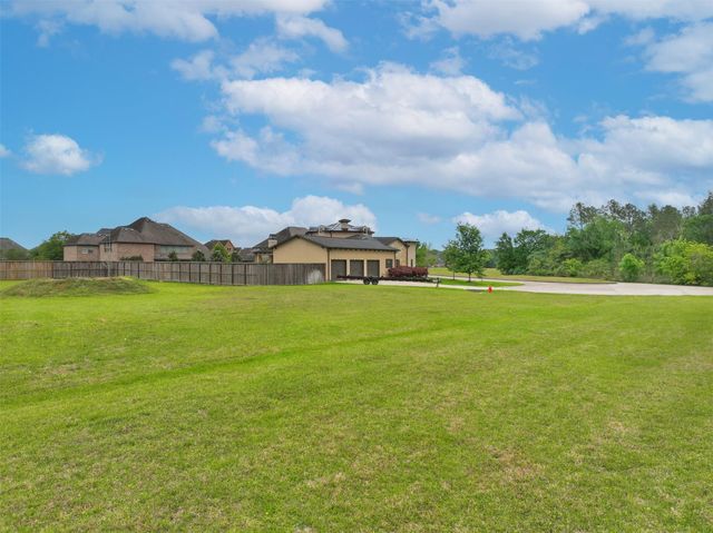 2082 Wilderness Trail, Friendswood, TX 77546