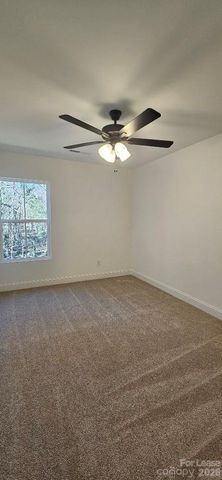 382 W Moore Avenue A, Mooresville, NC 28115