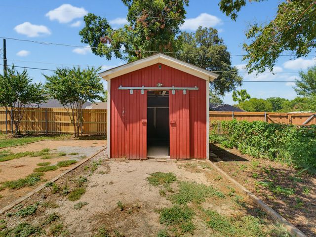 5864 Coleman Street, Westworth Village, TX 76114