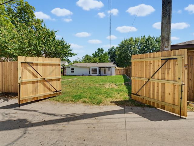 5864 Coleman Street, Westworth Village, TX 76114
