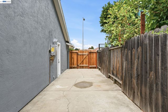 3044 San Andreas Dr, Union City, CA 94587