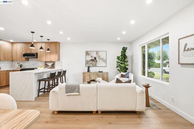3044 San Andreas Dr, Union City, CA 94587