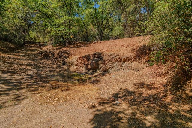 16300 Rossbridge Rd, Jackson, CA 95642