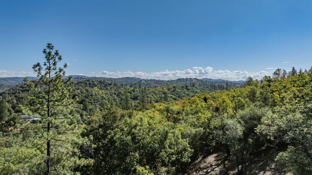 16300 Rossbridge Rd, Jackson, CA 95642