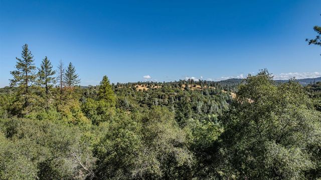 16300 Rossbridge Rd, Jackson, CA 95642