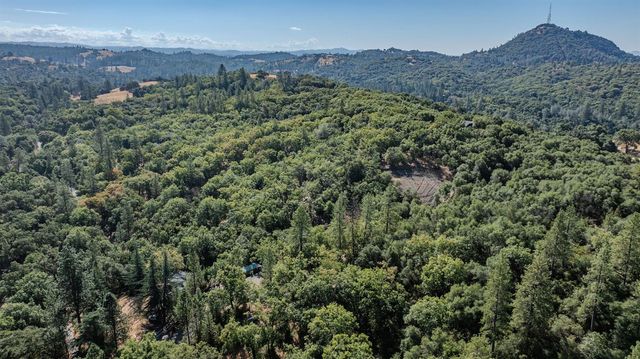 16300 Rossbridge Rd, Jackson, CA 95642