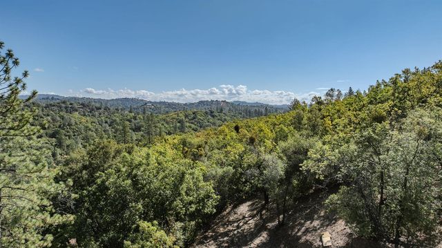 16300 Rossbridge Rd, Jackson, CA 95642