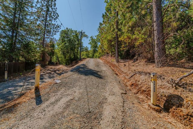 16300 Rossbridge Rd, Jackson, CA 95642