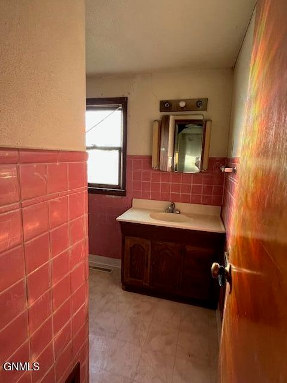 208 2nd Street, Eckelson, ND 58481 photo 13