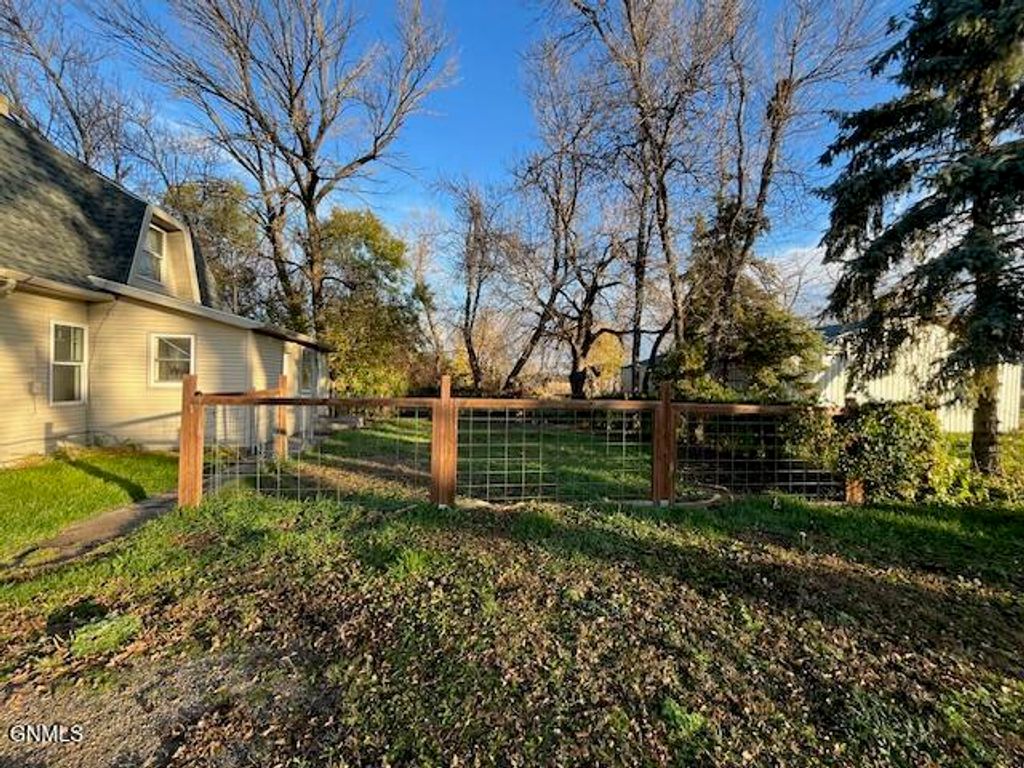 208 2nd Street, Eckelson, ND 58481 photo 3