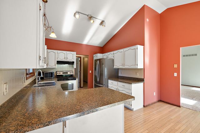 48626 Thorncroft Drive, Macomb, MI 48044