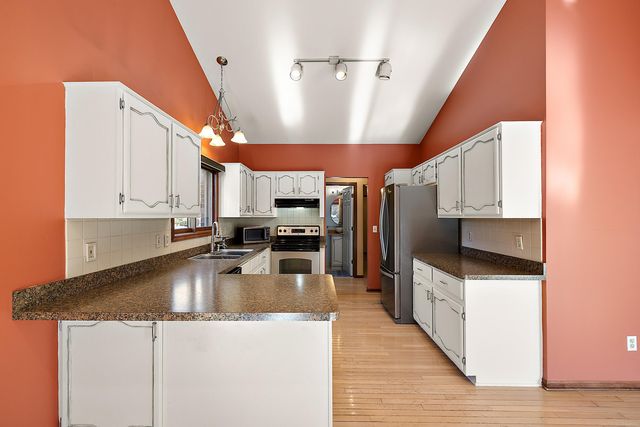 48626 Thorncroft Drive, Macomb, MI 48044
