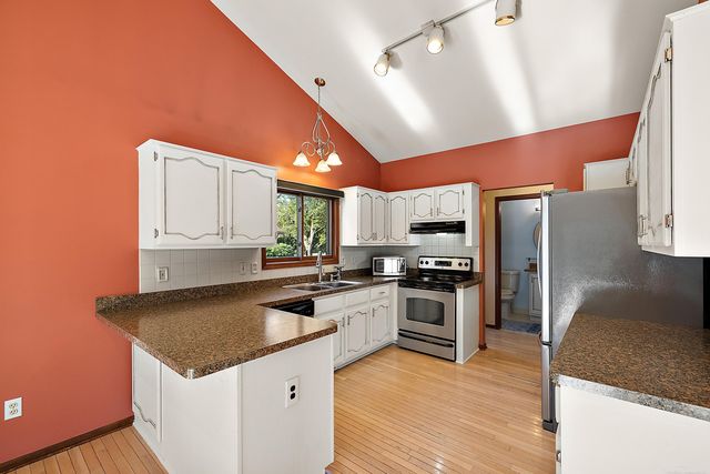 48626 Thorncroft Drive, Macomb, MI 48044
