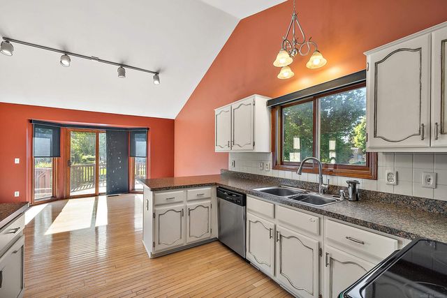 48626 Thorncroft Drive, Macomb, MI 48044