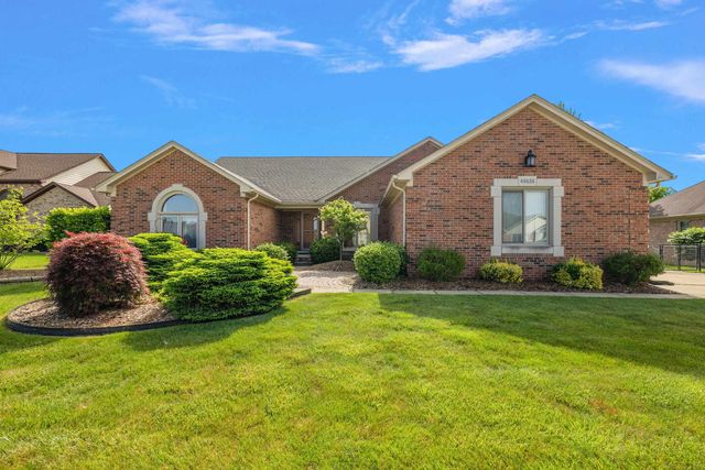48626 Thorncroft Drive, Macomb, MI 48044
