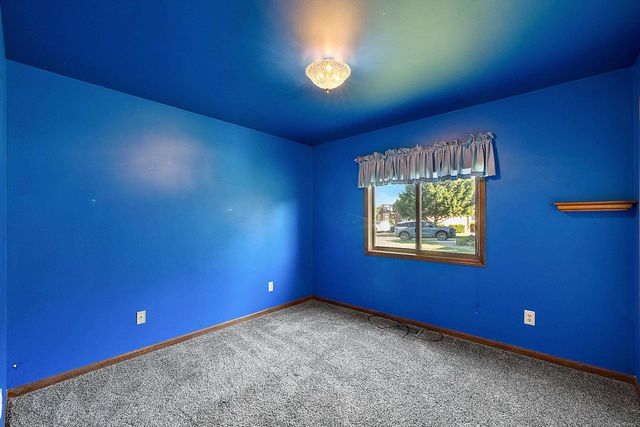 48626 Thorncroft Drive, Macomb, MI 48044