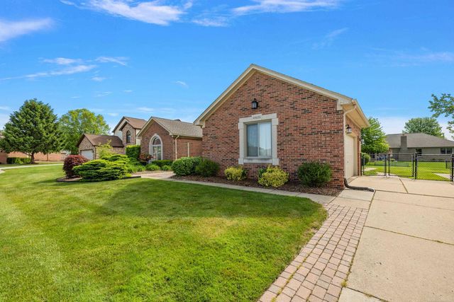 48626 Thorncroft Drive, Macomb, MI 48044