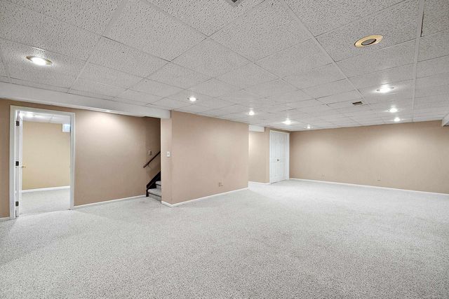 48626 Thorncroft Drive, Macomb, MI 48044