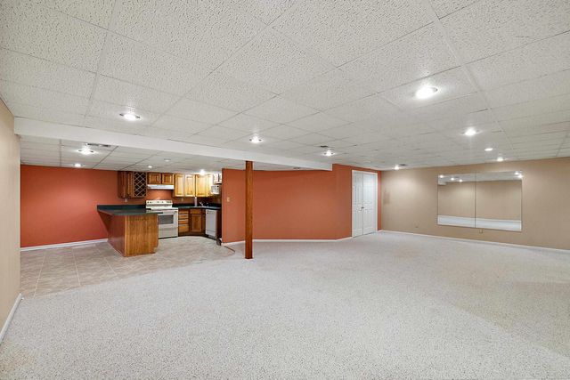 48626 Thorncroft Drive, Macomb, MI 48044
