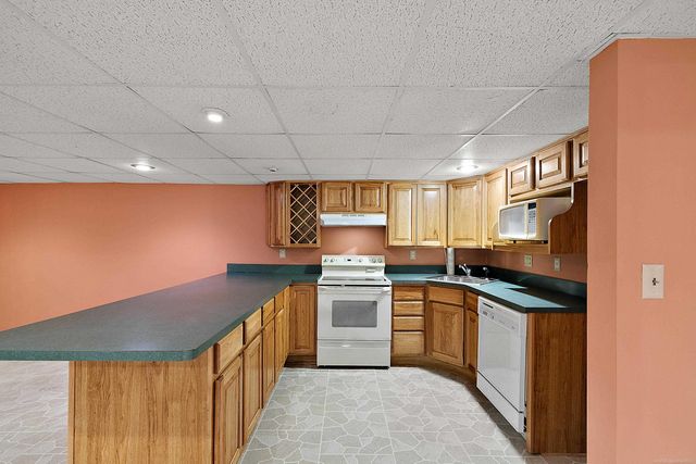48626 Thorncroft Drive, Macomb, MI 48044