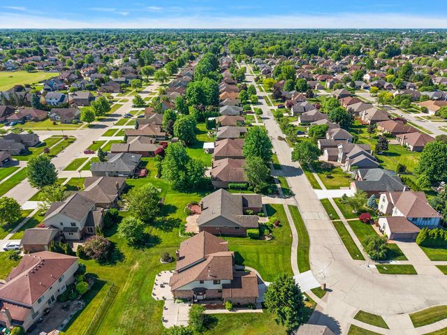 48626 Thorncroft Drive, Macomb, MI 48044
