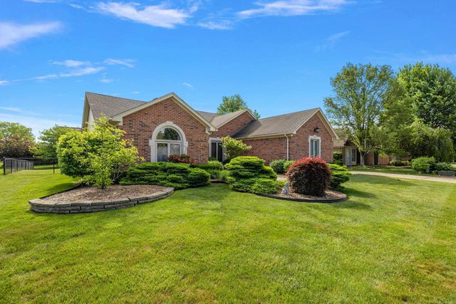 48626 Thorncroft Drive, Macomb, MI 48044