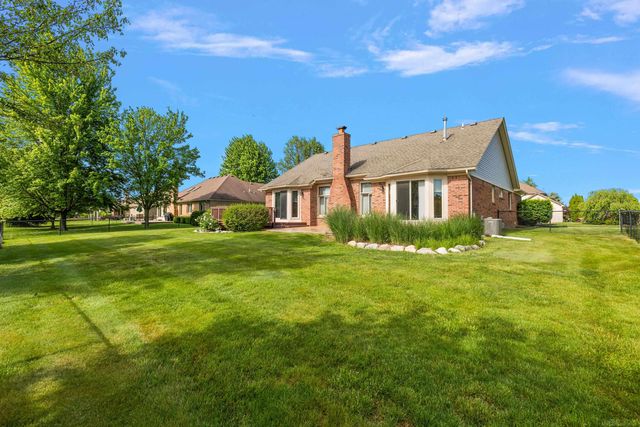 48626 Thorncroft Drive, Macomb, MI 48044