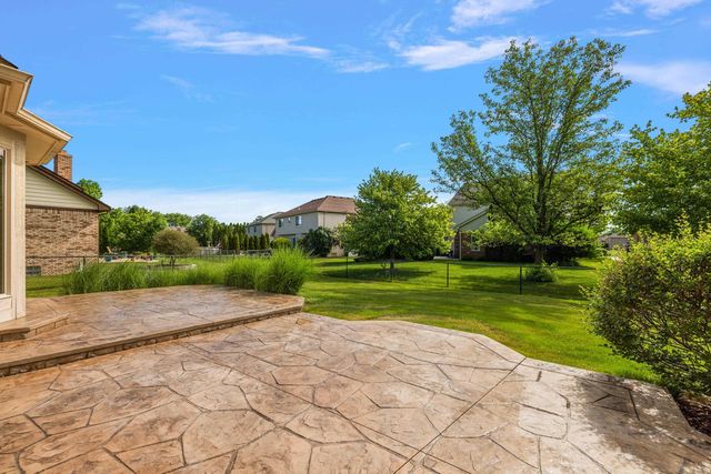 48626 Thorncroft Drive, Macomb, MI 48044