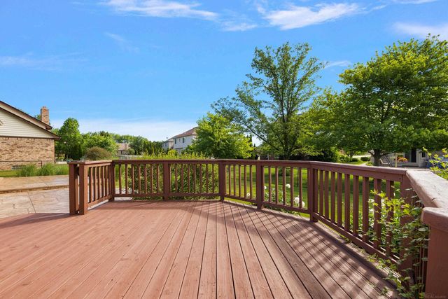 48626 Thorncroft Drive, Macomb, MI 48044