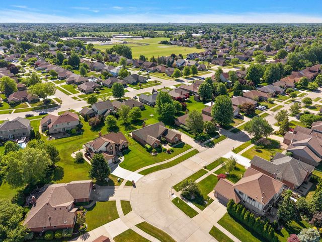 48626 Thorncroft Drive, Macomb, MI 48044