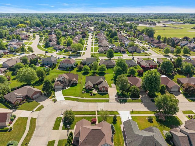 48626 Thorncroft Drive, Macomb, MI 48044