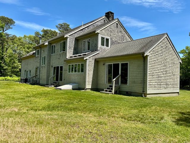 17 Heron Way, Mashpee, MA 02649