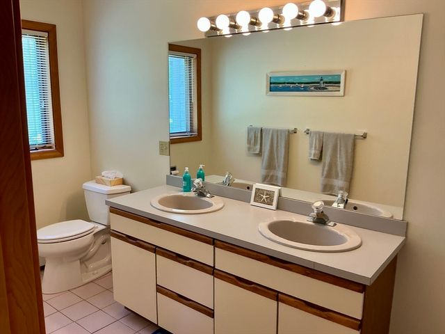 17 Heron Way, Mashpee, MA 02649